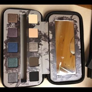 Urban decay smoked palette, nice for smoky eye